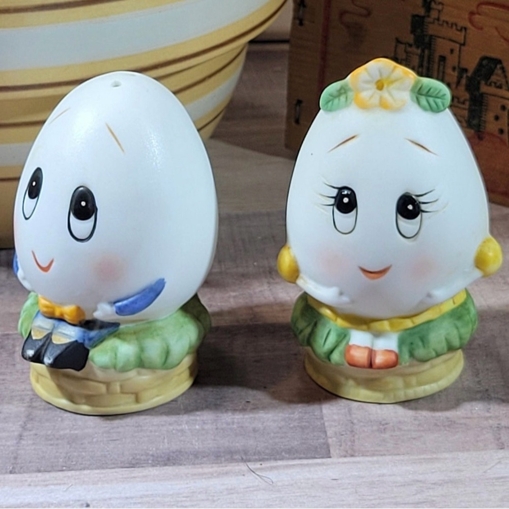 Vintage salt and pepper shakers